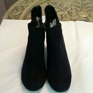 AEROSOLES BOOTIES